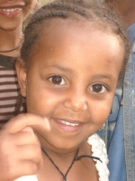Эфиопские дети. Веселая девочка 2008 г.
