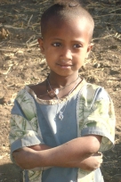 Эфиопские дети. Девочка с кулоном 2008 г.