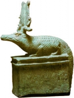 Египетский бог Собек в виде крокодила